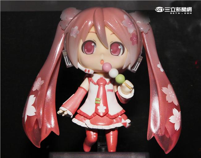 「看得見的聲音：初音未來」特展，黏土人、初音未來。（記者邱榮吉/攝影）