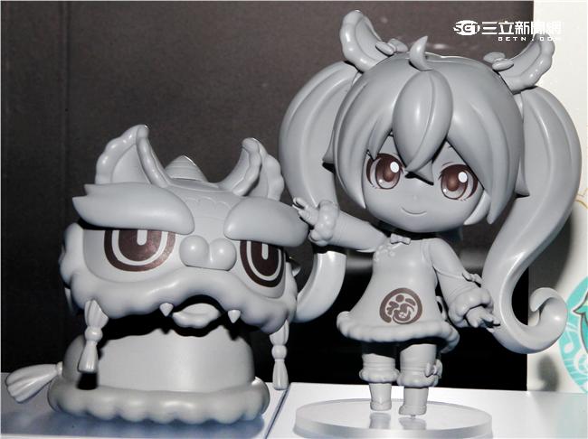 「看得見的聲音：初音未來」特展，黏土人、初音未來。（記者邱榮吉/攝影）