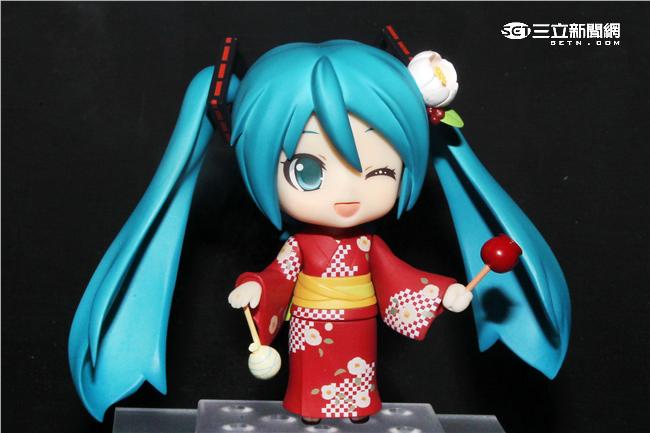 「看得見的聲音：初音未來」特展，黏土人、初音未來。（記者邱榮吉/攝影）