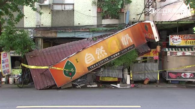 婦墜樓壓垮遮雨棚　樓下攤販無辜遭殃