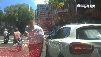 2車爭車位起口角　警察一來全開罰單