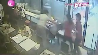 「長成這樣還自拍？」2女自拍遭痛打