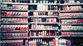 便利商店、飲料／flickr－Toomore Chiang
（https://www.flickr.com/photos/toomore/22183653703/in/photolist-8AP5ZL-ebxS9e-dxDFUX-bD4zmf-eby8HV-815hNU-cSfRum-dxKbus-dxKbBh-hYLhJz-7tSHaj-zNi2nZ-9Bf3fG-d37mAN-d37koQ-d37mmW-d37jYj-d37mam-FArJJX-d37kM9-d37jEJ-dx29tS-f7ZX1e-8HrA9T-8vWLZ4-93X8Zu-dwVD2v-dwVDtp-cSfRfN-oRTT8A-a2F8By-nSteFC-Aqp5ft-rPWAA-9fkfa8-NNfpL-4Ggiv-nA7qwR-nUoBN-5oDTiL-6jutH3-oRTTxy-4iVvF7-yZzpUx-oBrjQY-oTE3L4-ujhyiN）