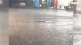 花蓮人孔蓋噴發