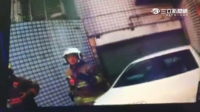 下坡打D檔、拉手煞車　女遭自車輾斃