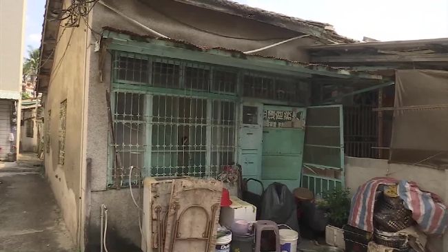 拄拐杖養3子女　鳳梨伯不怕苦還助人