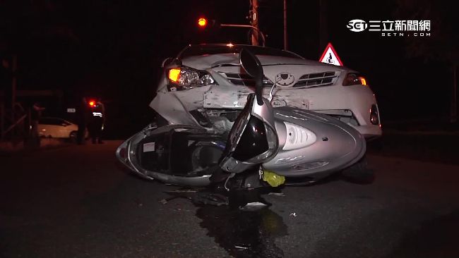 騎士遭撞彈飛亡　車卡底盤拖20公尺