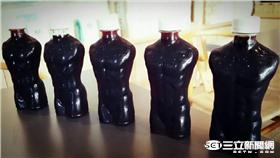 ▲這一瓶黑黑的握在手裡　讓女生很害羞…（圖／愛合購）