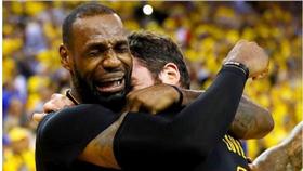 LBJ哭臉網路瘋傳（圖／翻攝自推特）