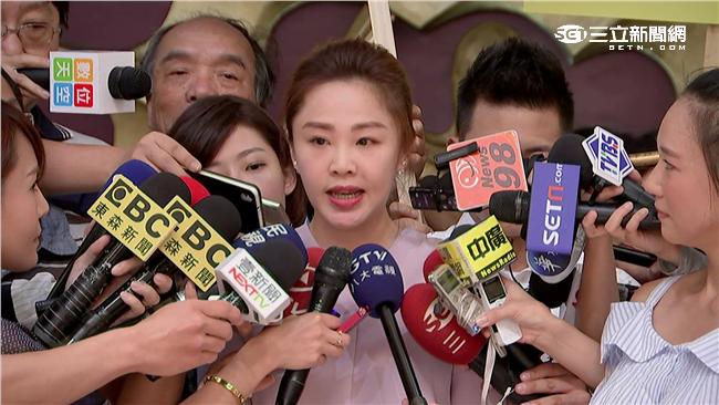 直播／李婉鈺來了　重返議會記者會