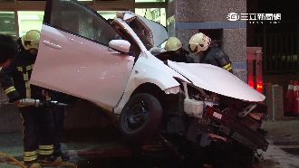 酒駕撞柱喪命　同車死黨：叫他不要喝