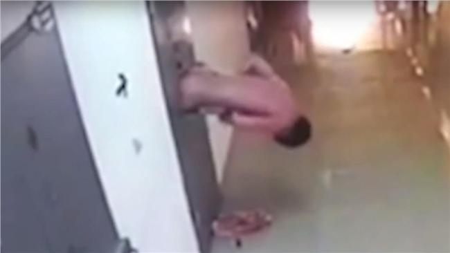 送餐口扭動鑽出…俄囚施展軟骨功越獄
