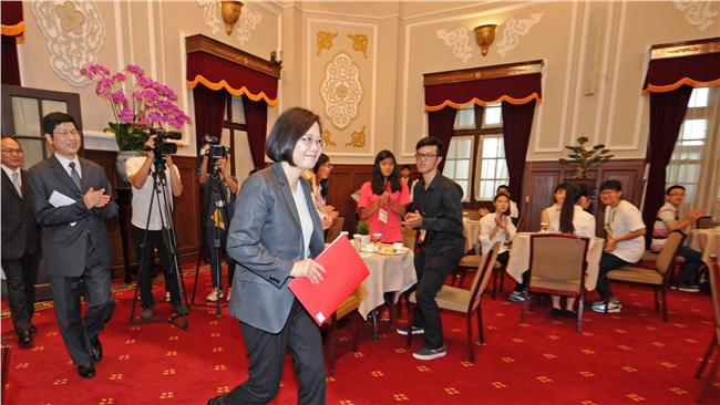 接見海外志工　小英自爆不受青年支持