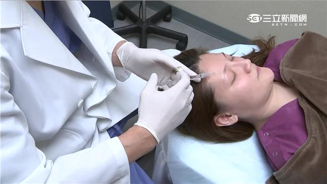 微整注射過了頭　美魔女變形成外星人