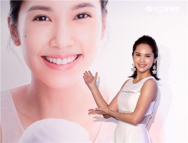 楊丞琳剛過完32歲生日，日前與男友李榮浩在日本旅遊被眼尖的路人爆料，戀情甜蜜的她表示：「好的感情，的確會讓人看起來更美」。（記者邱榮吉/攝影）

