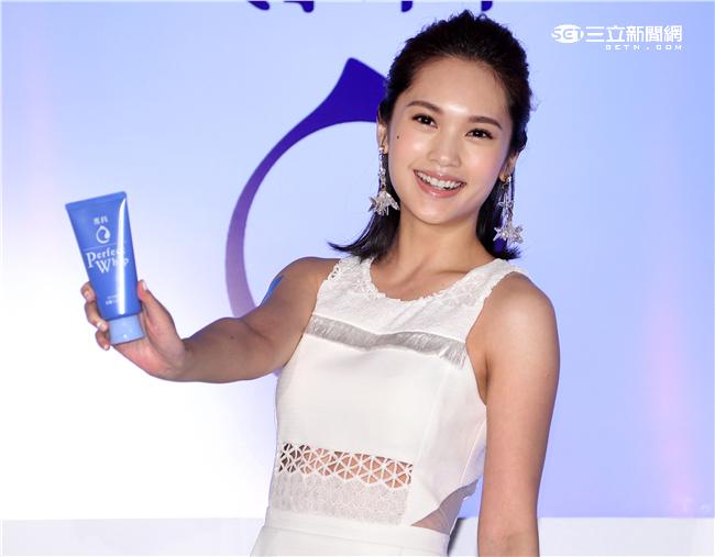 楊丞琳剛過完32歲生日，日前與男友李榮浩在日本旅遊被眼尖的路人爆料，戀情甜蜜的她表示：「好的感情，的確會讓人看起來更美」。（記者邱榮吉/攝影）

