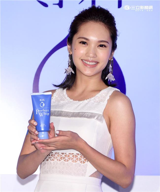 楊丞琳剛過完32歲生日，日前與男友李榮浩在日本旅遊被眼尖的路人爆料，戀情甜蜜的她表示：「好的感情，的確會讓人看起來更美」。（記者邱榮吉/攝影）

