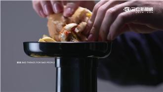 趕時間吃法　漢堡、薯條打成汁一口吞