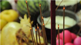 拜拜 ▲圖／攝影者Rick Chung, flickr CC License https://www.flickr.com/photos/rickchungattw/7900150576/in/photolist-6Vefi7-6VabaV-6Vaa7Z-6VecGs-6Va85z-6Va6Up-6Ve9oG-6Ve8ey-d37kwG