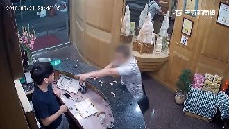 沒證件飯店不給住　醉漢砸破工讀生頭