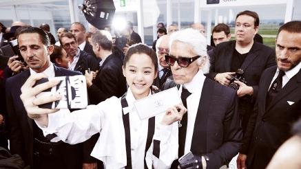 歐陽姐妹是爭議多　妮妮為找槍手道歉