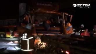 影／國道驚傳追撞車禍　21人傷送醫