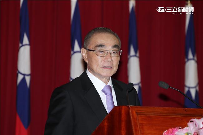 國防部長馮世寬主持105年下半年陸海空軍將官晉任布達暨授階典禮。（記者邱榮吉/攝影）