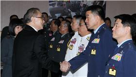 國防部長馮世寬主持105年下半年陸海空軍將官晉任布達暨授階典禮。（記者邱榮吉/攝影） 