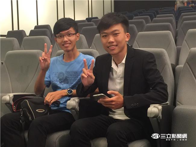 道明中學畢業歌「夢想藍圖」，主唱許維芳、謝嘉全、詞曲創作人戴恩幟蒞臨《三立新聞網》大展歌喉。（記者李慈音攝）