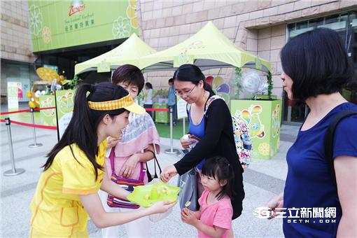 ▲全台首座水鞦韆空降美麗華　走進奇異果FUN肆一夏（圖／李鴻典攝）