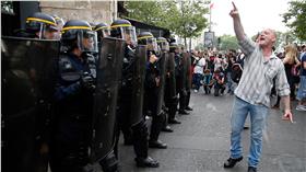 法國勞工,反對勞動法改革,警察（圖／路透社／達志影像）