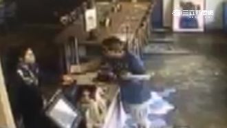 沒預約還不想排隊！老夫婦暴怒打店員