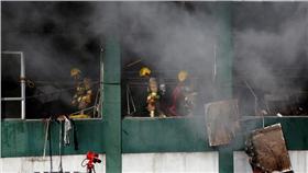 香港九龍灣時昌迷你倉庫發生大火（路透社）