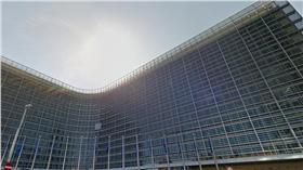 歐盟,總部,布魯塞爾,比利時,EU（圖／翻攝自Google Map）
https://www.google.com.tw/maps/@50.843865,4.3813293,3a,75y,119.72h,116.46t/data=!3m6!1e1!3m4!1stVPJibZLOFKhbLPjuTKJlA!2e0!7i13312!8i6656!6m1!1e1