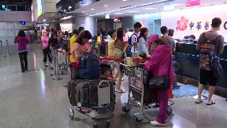 影／華航今取消56航班！旅客困機場