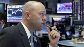 -美股-投資人-銀行員-（圖／美聯社／達志影像）