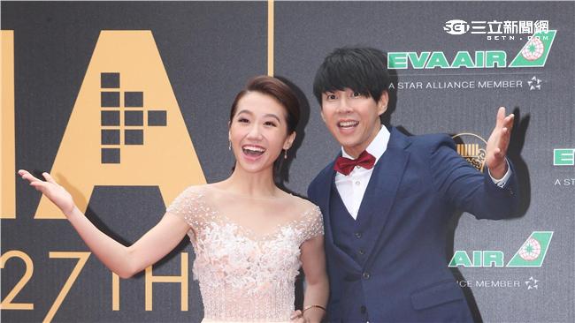 Lulu擔星光主持　裸膚禮服露美腿