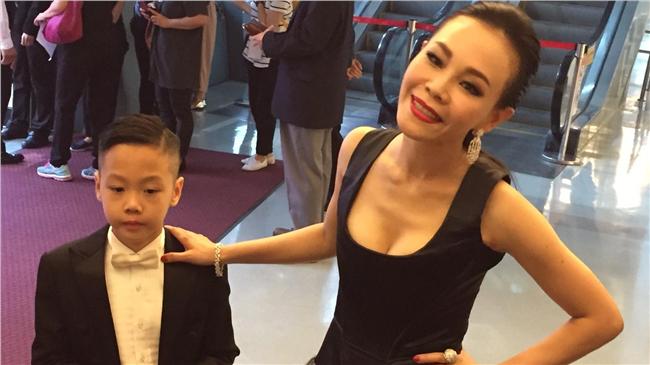 星光／彭佳慧穿低胸禮服化身超級辣媽