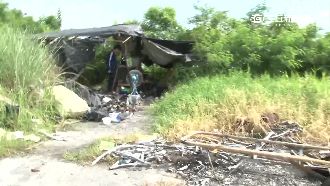 通緝犯逃亡躲河邊　露營煮飯好愜意