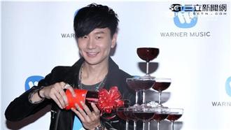 林俊傑慶功喊破戒喝酒自嘲喝2口就倒