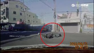 闖紅燈、違規轉彎　違規騎士撞成一團