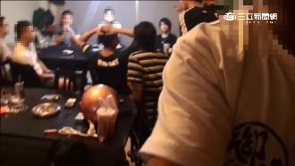 德州撲克藏身舊公寓　警智取破門抓賭