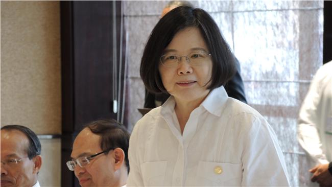量身訂做！蔡英文出訪披「戰袍」上陣