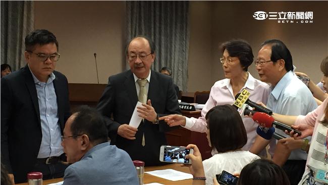 黃昭順與綠委爆衝突　柯建銘出面緩頰