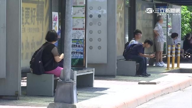 怨公車過站不停　民眾顧著低頭滑手機
