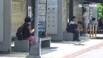 怨公車過站不停　民眾顧著低頭滑手機
