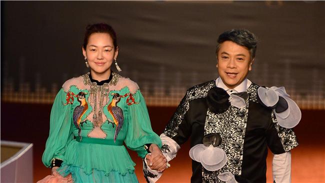 康熙自嘲像馬戲團　成紅毯收視高點