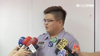抓毒犯宣讀權利沒換氣　超狂員警爆紅