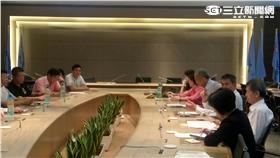 華航企業工會代表下午與華航總經理洽商。（圖／華航企業工會提供）