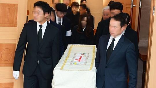 金成珉過世　妻子自責：當初應陪著他